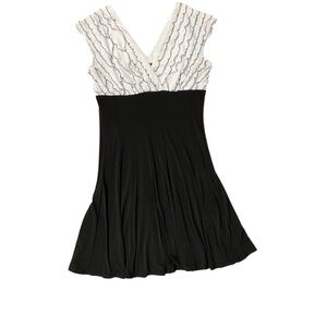 New Collections Dressbarn Elegant Black & White Ruffled Top Dress V-neck size 14